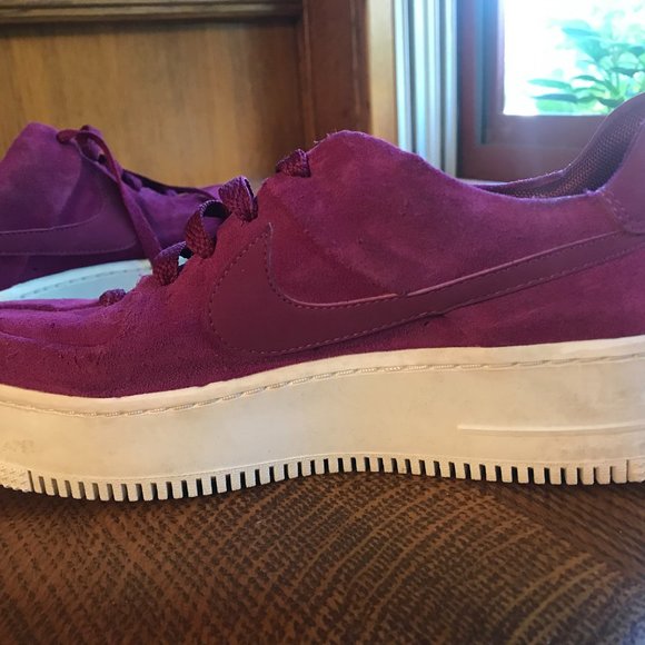 Nike Women's Sneakers in Berry and White - Picture 7 of 8